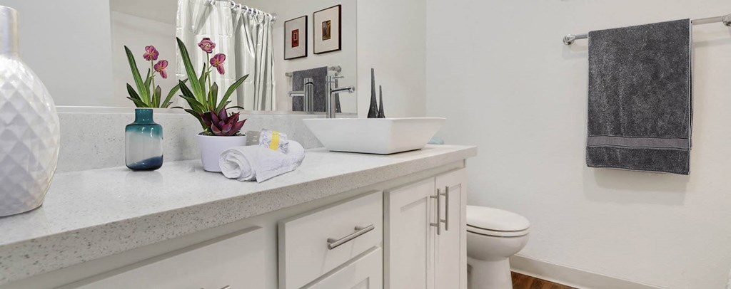 Bath at Waverly, Los Angeles, 90039