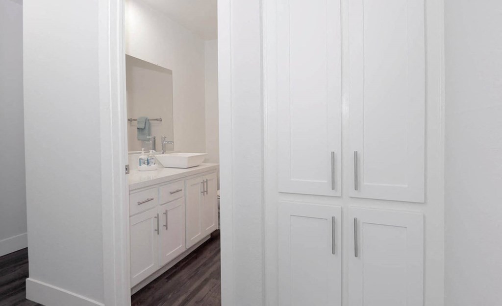 Closetat Waverly, Los Angeles, CA, 90039