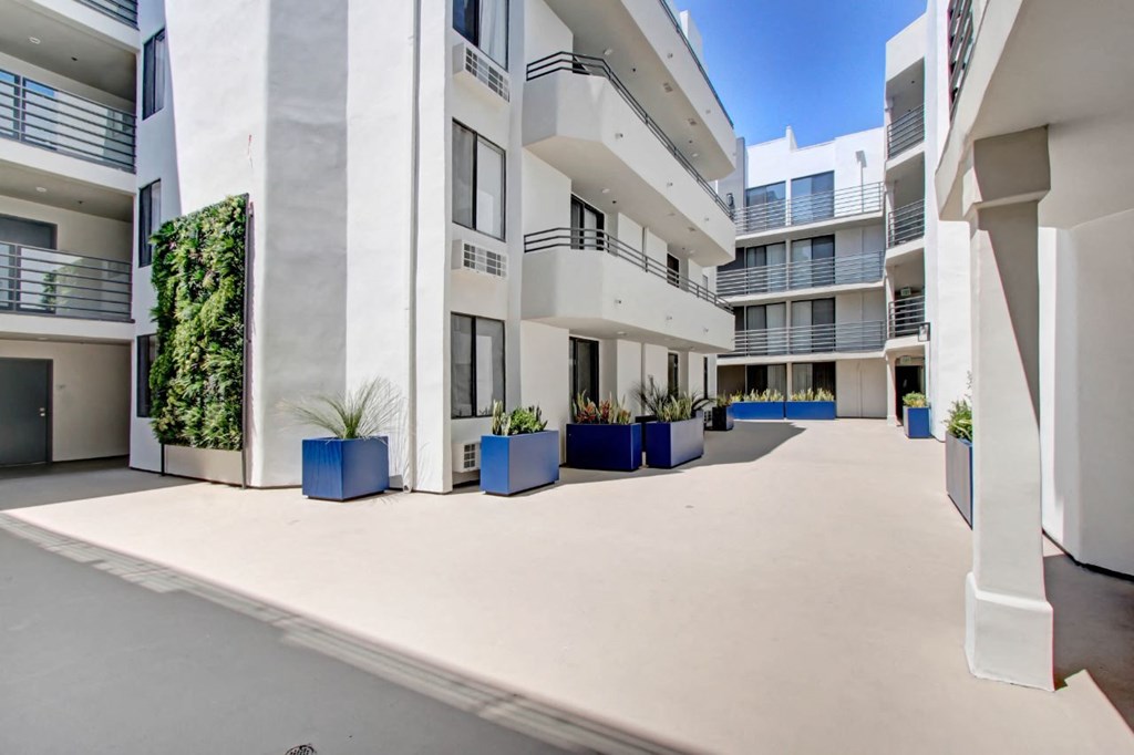 the apartments at The Kenmore Los Feliz, Los Angeles, CA