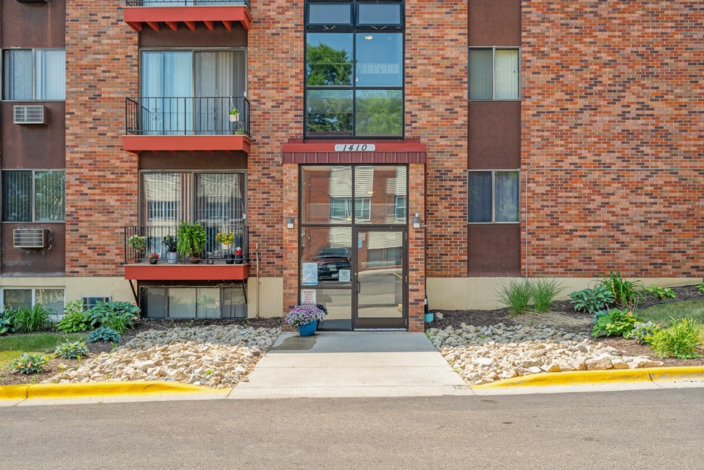 the building where the hotel is located