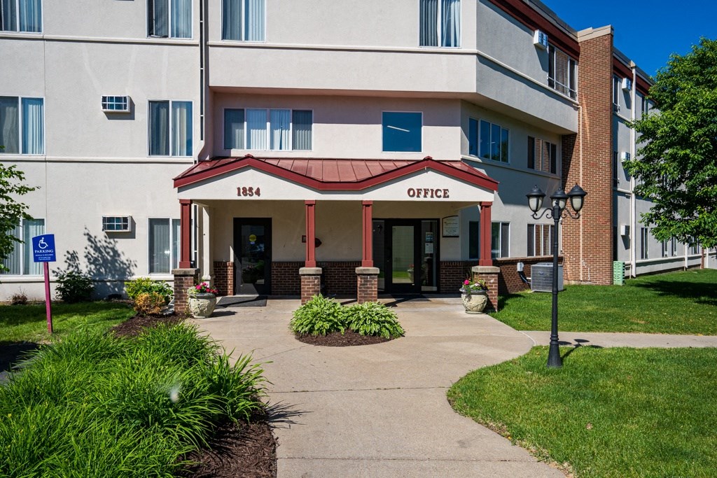 the building where the hotel is located