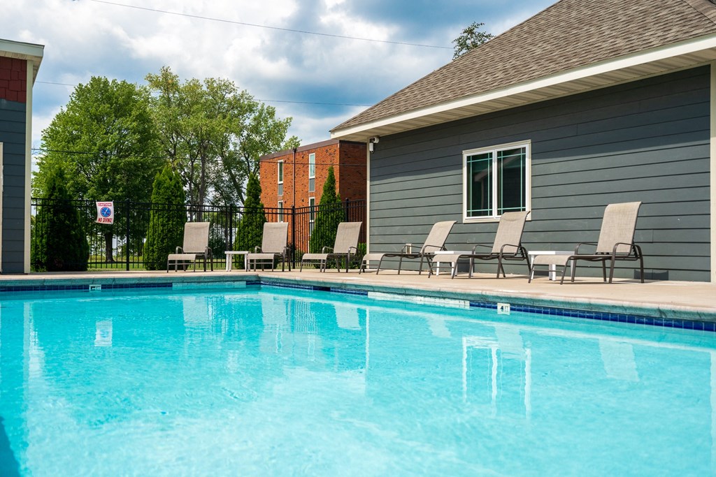 the swimming pool at the resort at governors residence