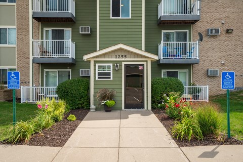 a walkway in front of an apartment building