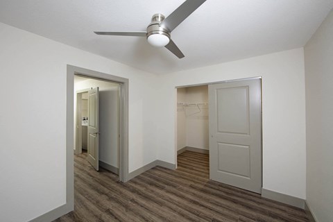 a bedroom with a ceiling fan and a closet  at Gladstone Apartments, Columbus, 47201