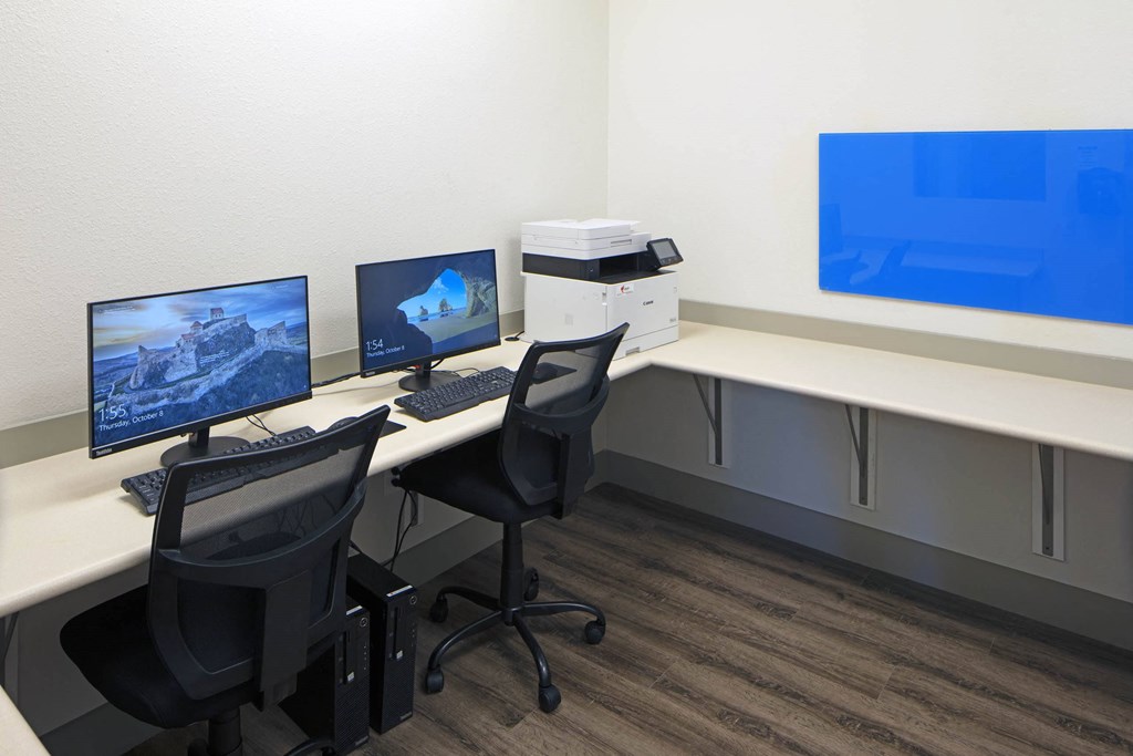 Business Center at Gladstone Apartments, Columbus, IN