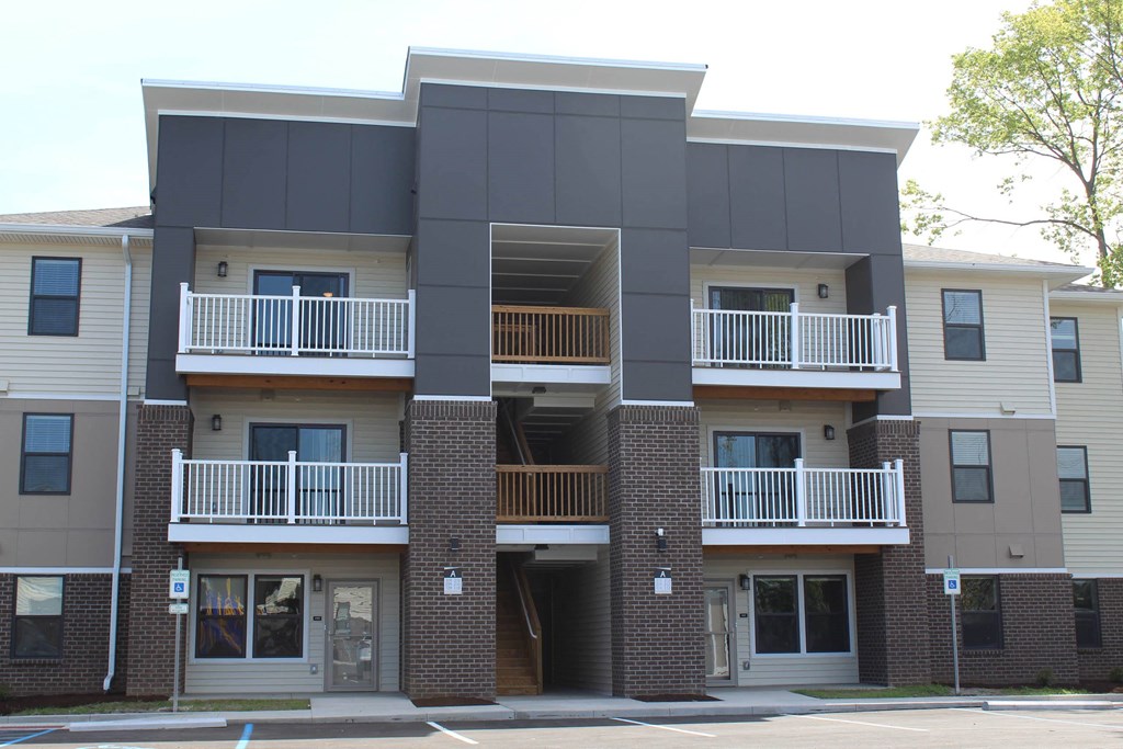 Exterior View at Gladstone Apartments, Indiana
