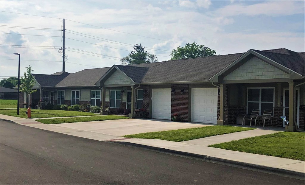 Garages Available at Lake Park Market Apartments, Indiana