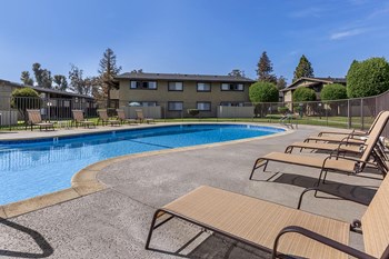 Saddleback Ranch Apartments pool and building