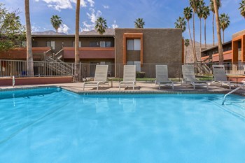 La Ventana pool and building