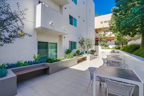 Outdoor Patio at Vues on Gordon, Los Angeles, 90028