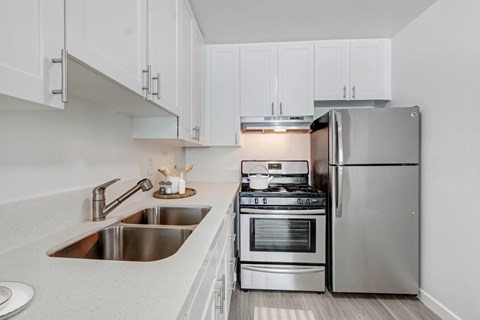 15210 Sherman Way Studio-2 Beds Apartment for Rent