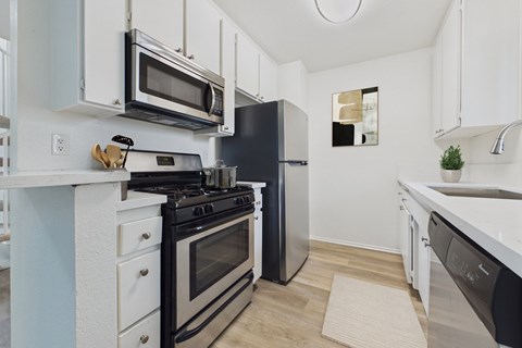 5760 Laurel Canyon 2 Beds Apartment for Rent