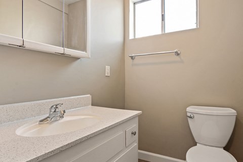 Bathroom with single vanity, quartz countertops