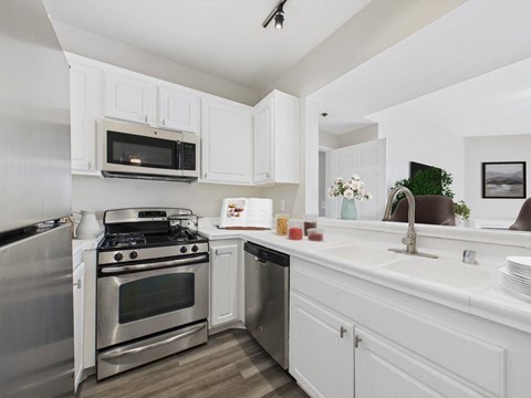 627 N. Rossmore Ave. Studio-2 Beds Apartment for Rent
