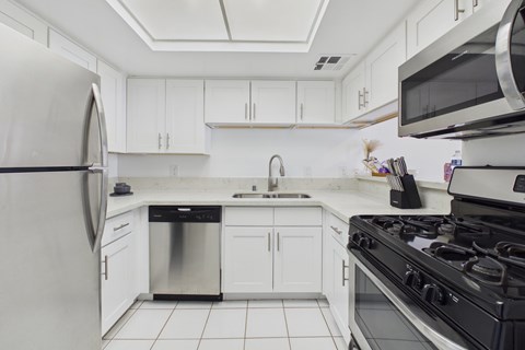 1936 Manning 3 Beds Apartment for Rent