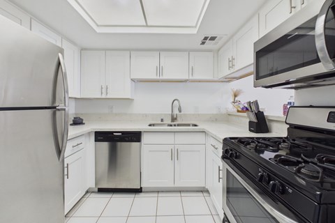 1936 Manning 3 Beds Apartment for Rent