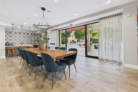9733 Topanga Canyon Blvd 1 Apartment for Rent