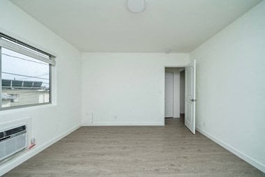 520 E. Magnolia Blvd., 1-2 Beds Apartment for Rent