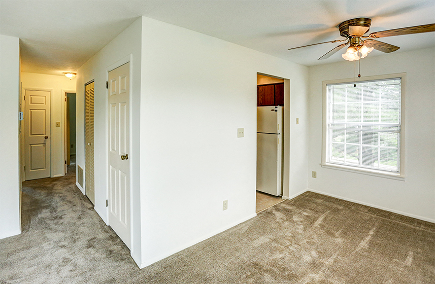 Apartment Dining Room at Williamsburg on the Lake Valparaiso