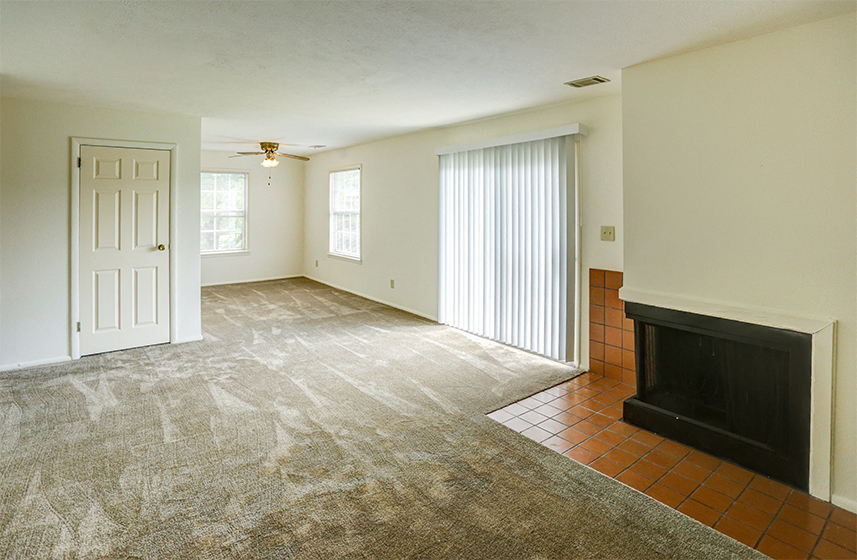 Apartment Living Room with a Fireplace at Williamsburg on the Lake Valparaiso