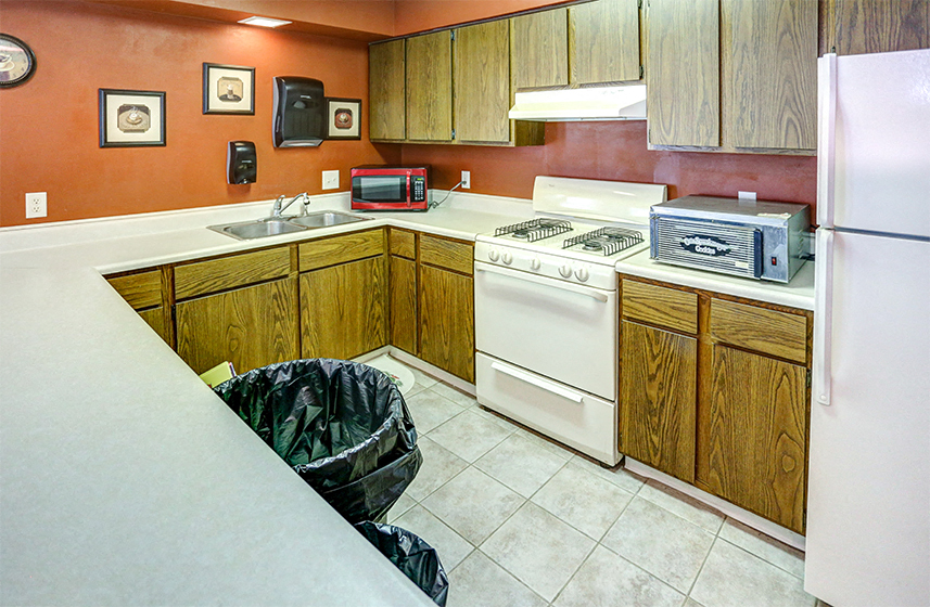 Clubhouse Kitchen at Williamsburg on the Lake Valparaiso