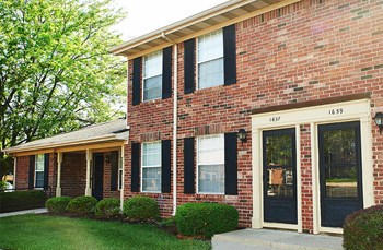 Exterior Townhome Building at Briarwood Lafayette - Photo Gallery 3