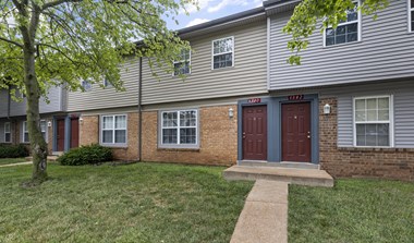 Exterior townhome building at Stonebridge Townhomes