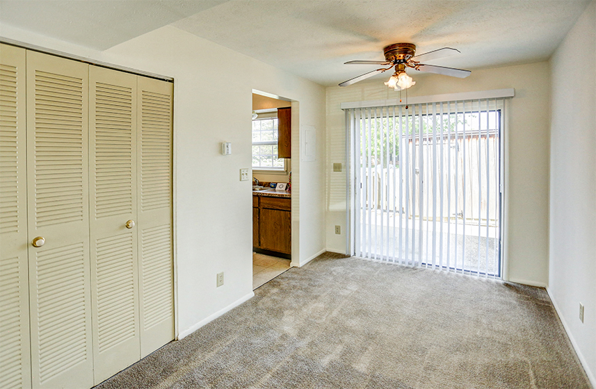 Townhome Dining Room at Williamsburg on the Lake Valparaiso