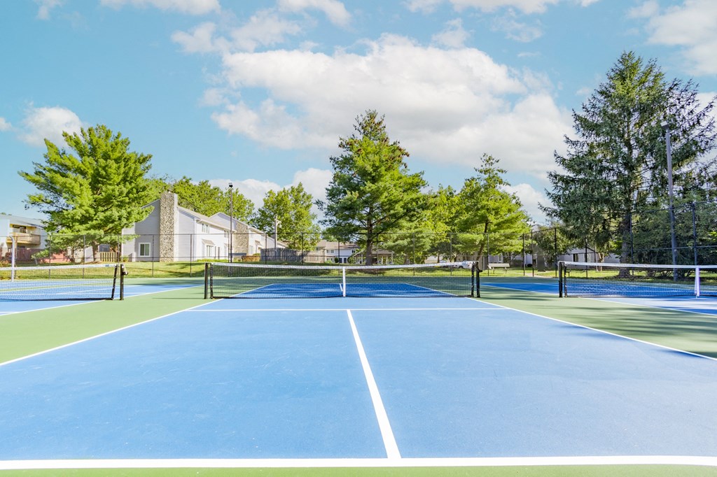 Tennis Courts at Woodbridge Bloomington Apartments