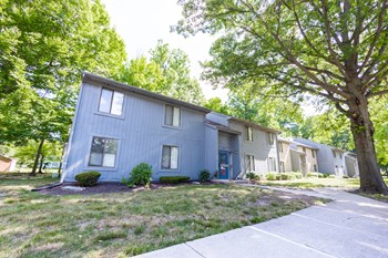 Exterior apartment building at Woodlake Apartments - Photo Gallery 9