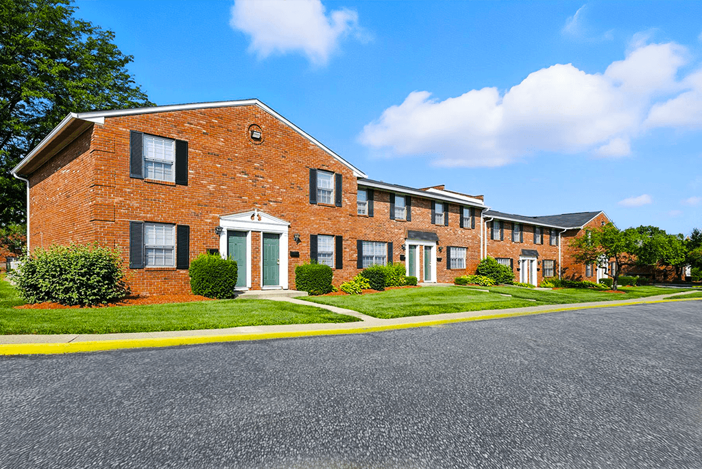 Building exterior of Ashton Pointe Apartments.