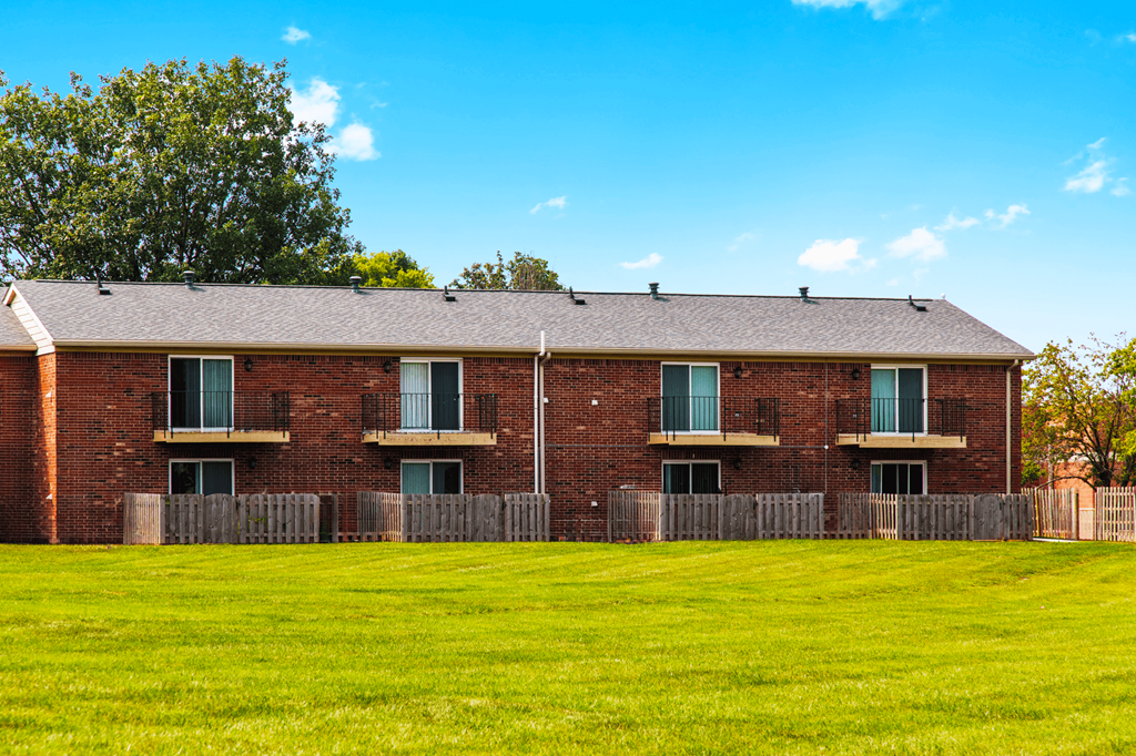 Exterior view of Briarwood Apartments in Lafayette, showcasing the stylish café-style balconies and fenced garden patios.