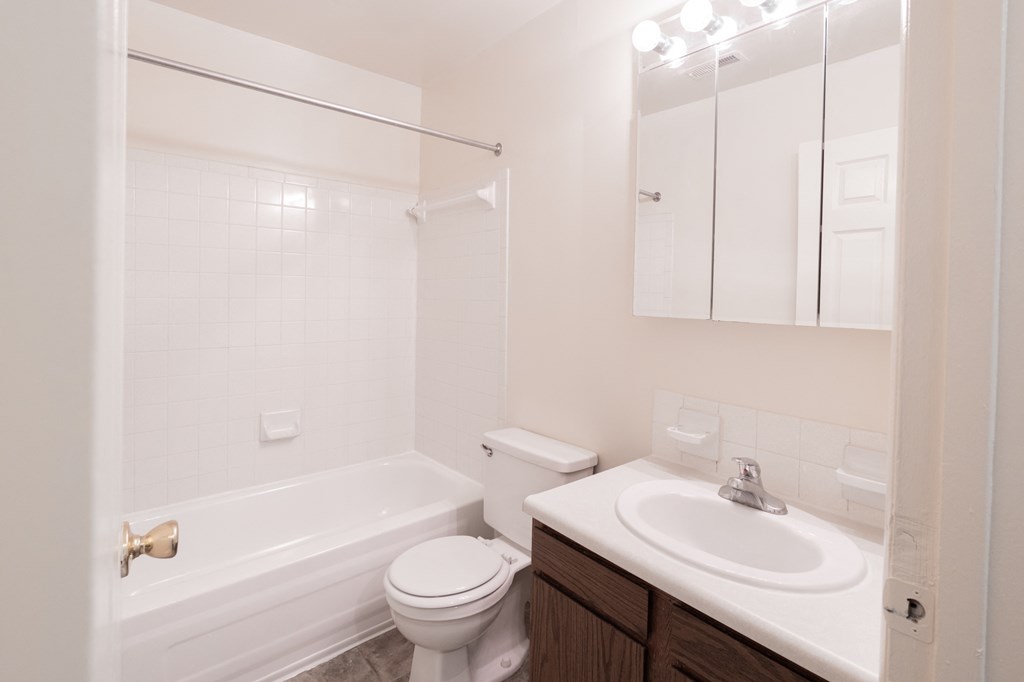 Bathroom in the 2 bedroom apartment at Woodbridge Apartments