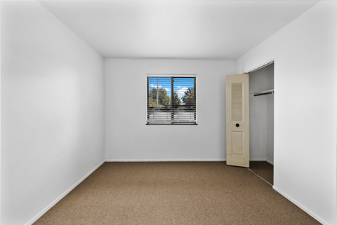 Bedroom with a closet in a 1-bedroom, 1-bathroom apartment at Lebanon Manor Apartments.