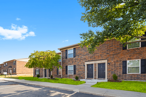 Exterior view of a building at Carriage House Apartments in Kendallville.