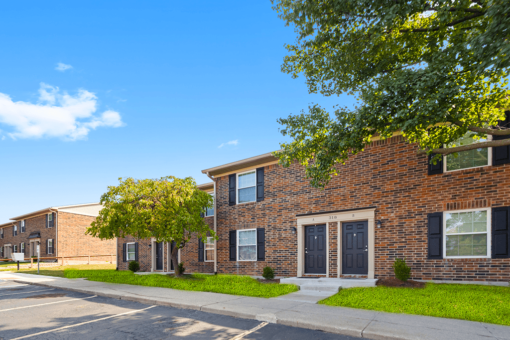 Exterior view of a building at Carriage House Apartments in Kendallville.