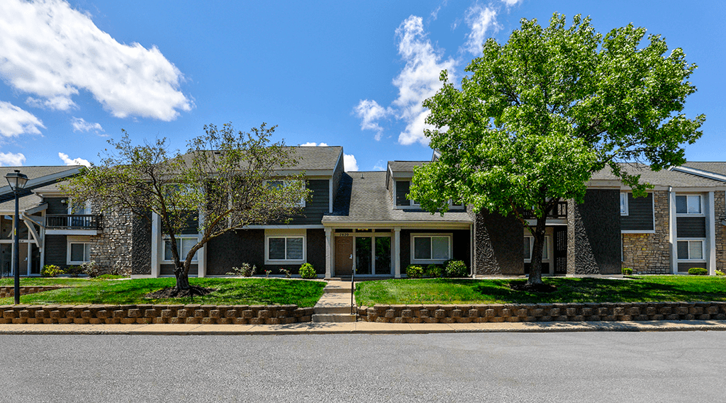 Exterior of a building at Somerset Lakes Apartments, showcasing a well-maintained facade and beautiful landscaping.