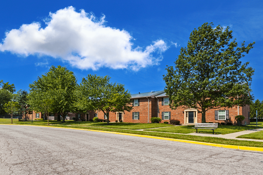 Exterior view of Briarwood Apartments in Lafayette.