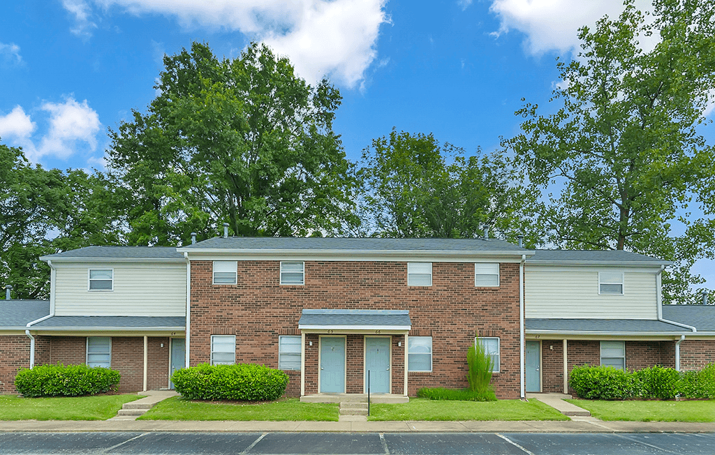 Exterior view of a building at Valley Ridge Apartments with well-maintained landscaping.