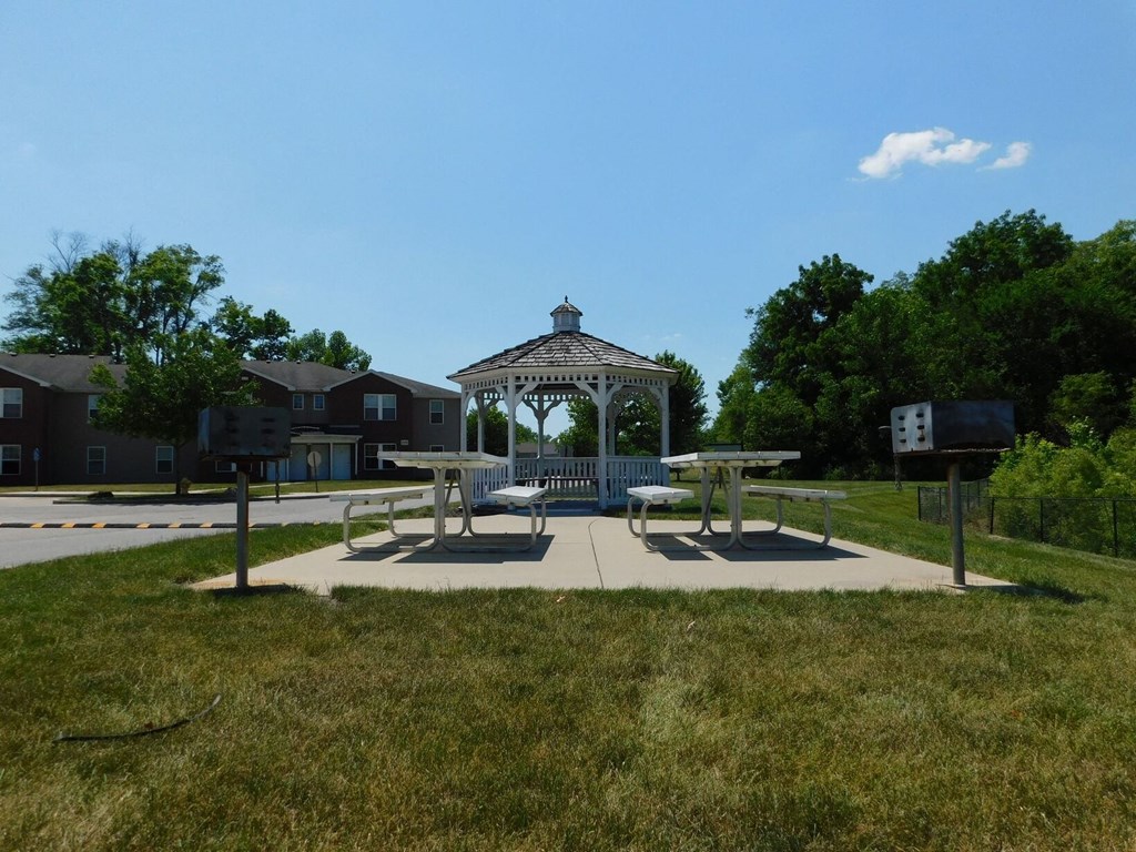 Gazebo and picnic tables at Chapelgate Park Apartments