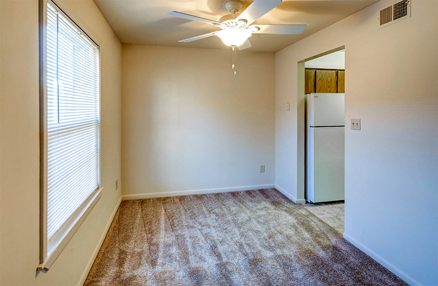 Dining room at Briarwood Apartments in Columbus, IN