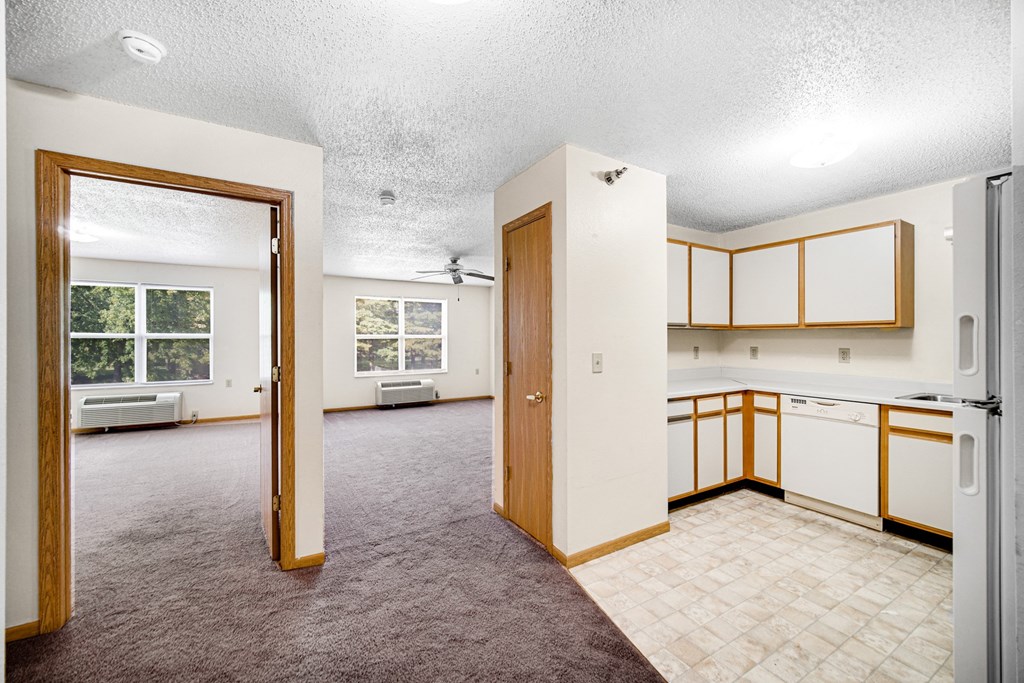 Hallway that connects the kitchen with the living room and the bedroom