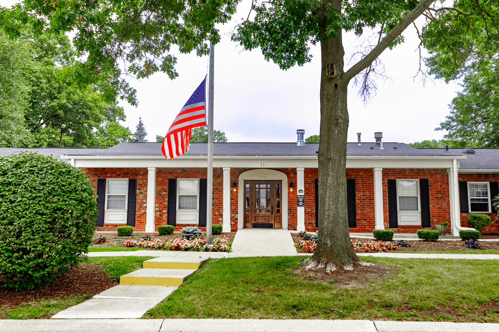 Leasing center and club house exterior amenities at Addison on Main