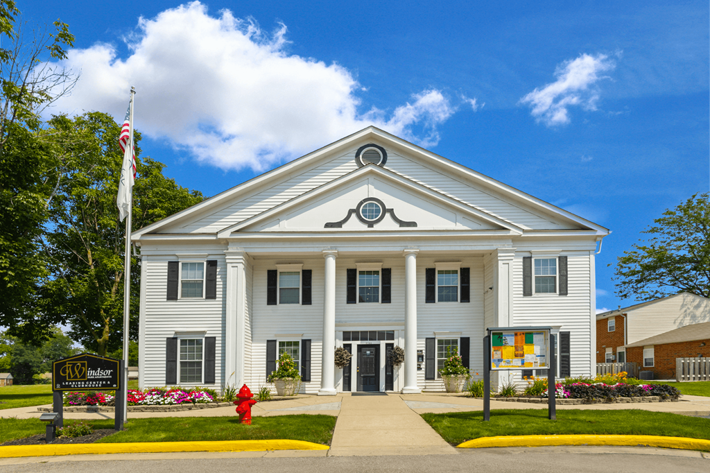 Leasing office and clubhouse at Windsor Park Apartments.
