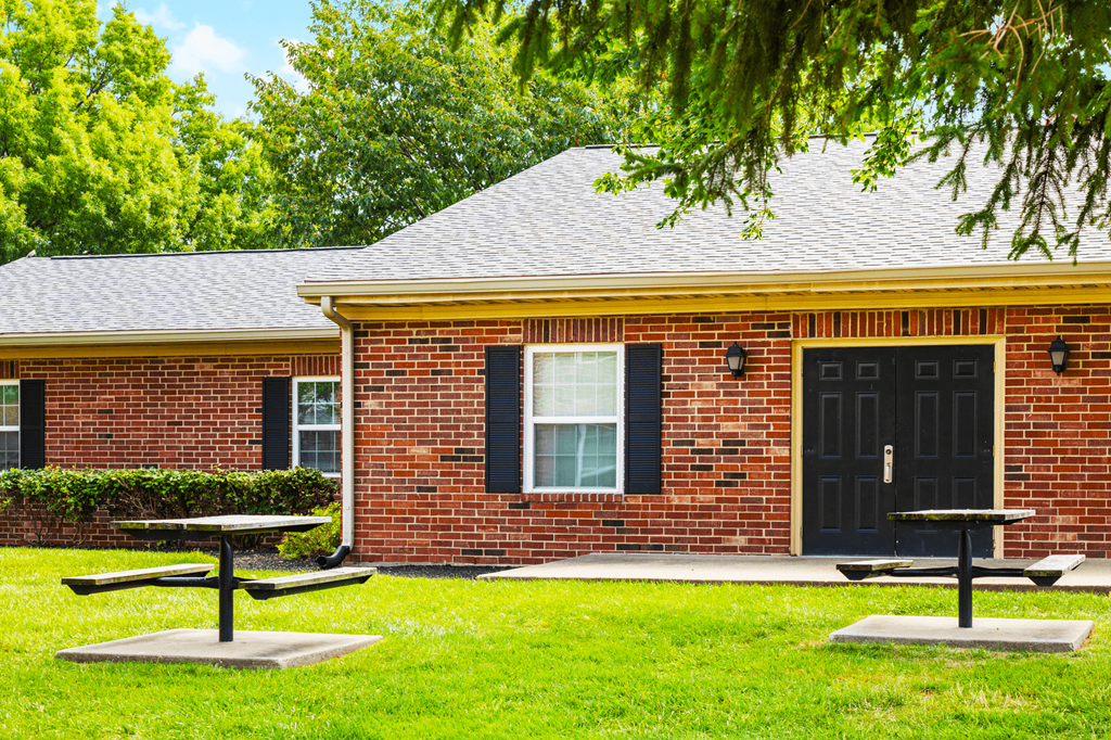 Picnic benches at Briarwood Apartments in Lafayette, providing a outdoor space for residents to relax and enjoy meals together.