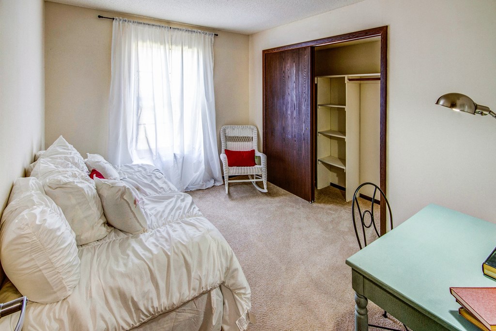 Bright and spacious secondary bedroom in a 2 bedroom apartment at Cedar ridge apartments