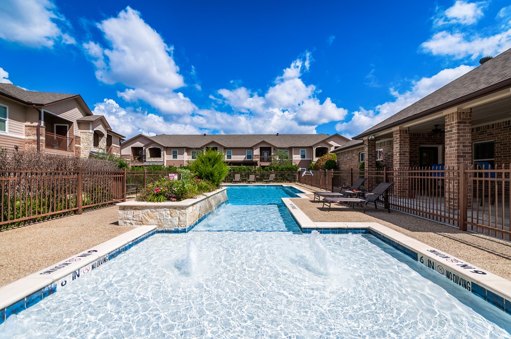 the pool at the villas at grande chapel apartments in grand ledge