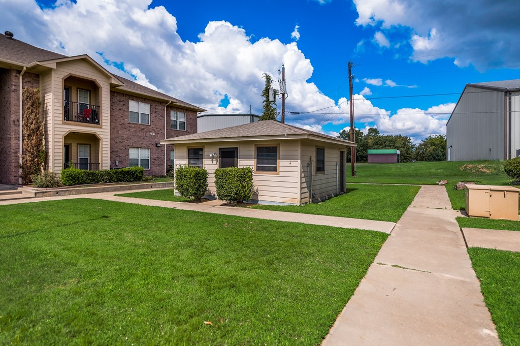 luandry facility at the corners apartments in Sulphur springs