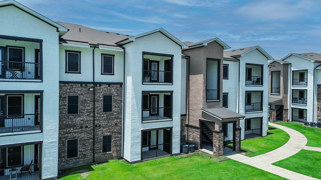 Sherman TX Apartment community Creed Canyon