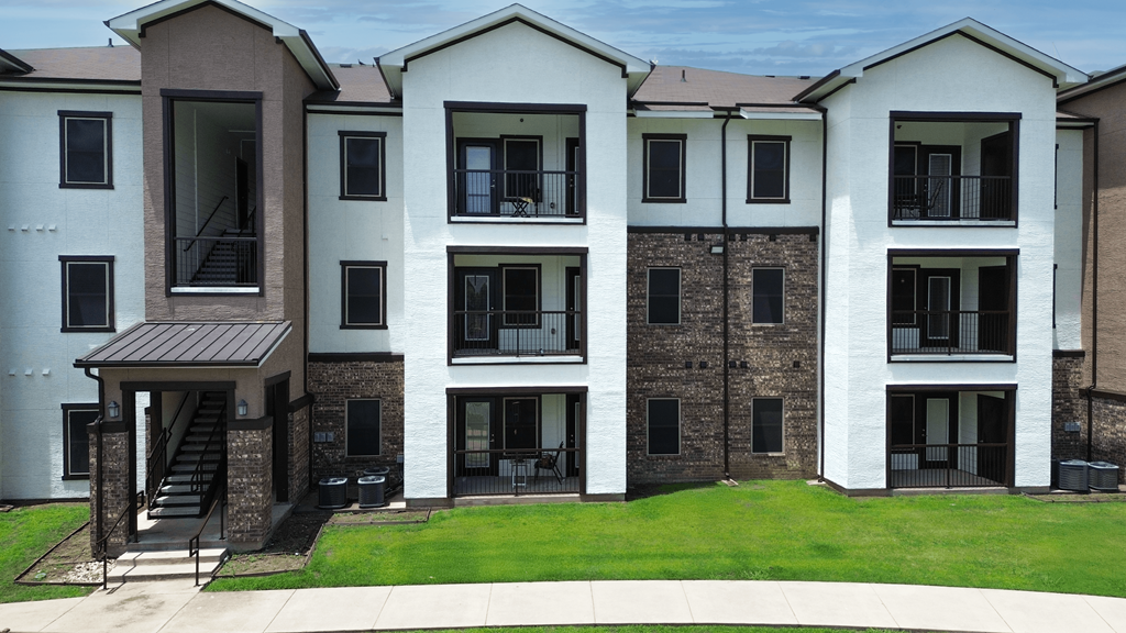 Creed Canyon Apartment community in Sherman Texas